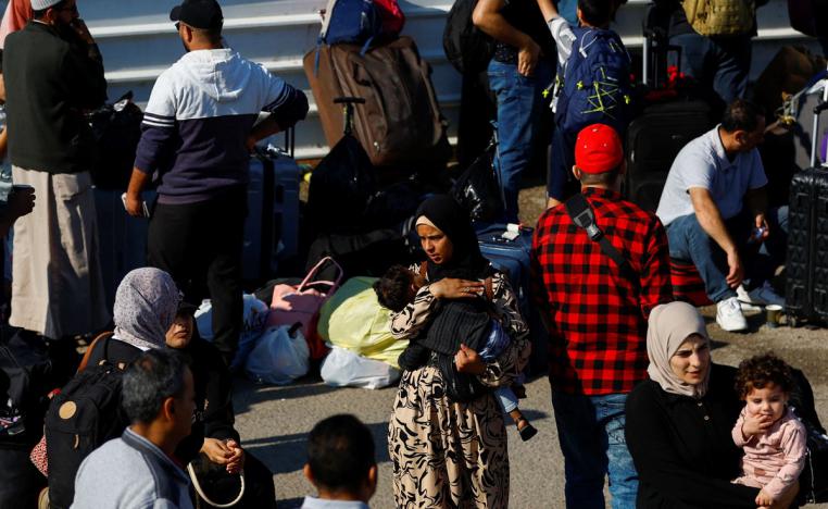 عدد كبير من سكان غزة ينتظرون الدخول لمصر عبد معبر رفح