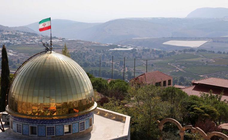مجسم للمسجد الأقصى وعلم إيران في بلدة مارون الراس على الحدود اللبنانية الإسرائيلية