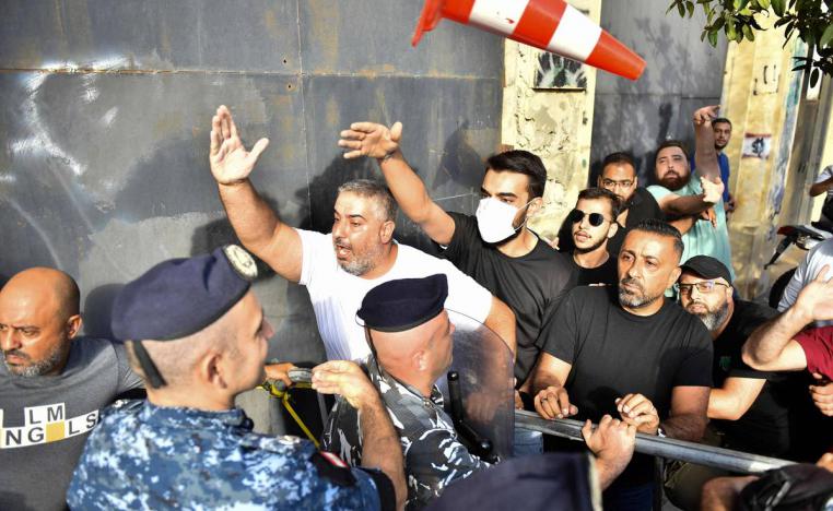 الشرطة اللبنانية تمنع عراكا بين محتجين