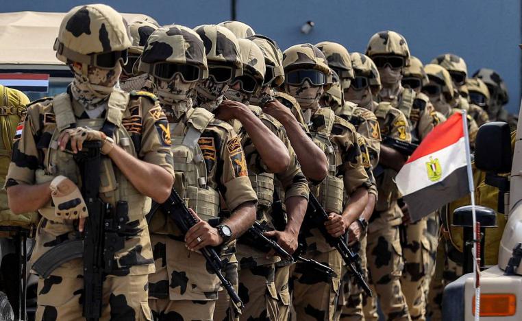 قوات الصاعقة المصرية عند معبر رفح بين سيناء وغزة