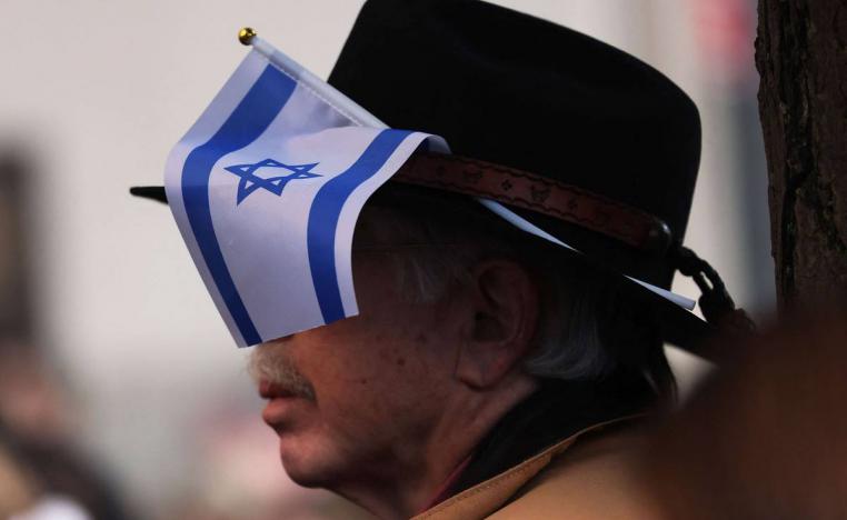 متظاهر يدعم إسرائيل في نيويورك