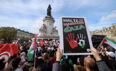فلسطينيون يتظاهرون وسط باريس ضد الهجوم الإسرائيلي على غزة