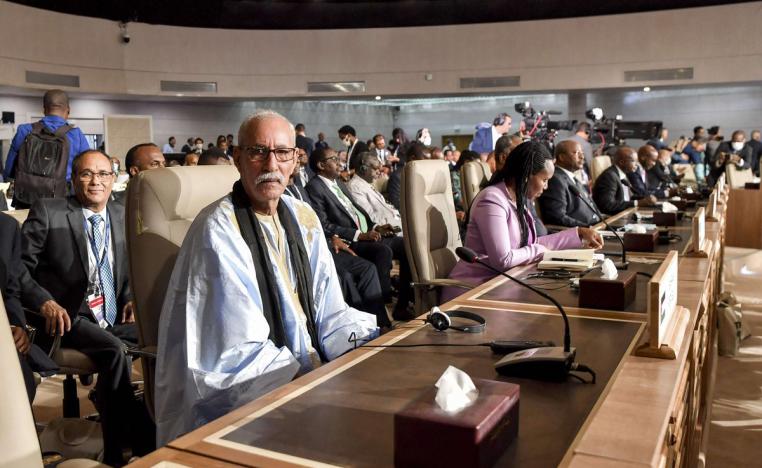 قادة البوليساريو يحضرون عادة مؤتمرات دولية بهويات وجوازات سفر جزائرية