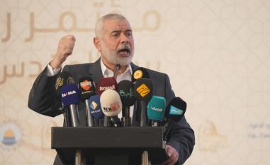 هنية يطالب بتفعيل قرارات القمة العربية والاسلامية في السعودية