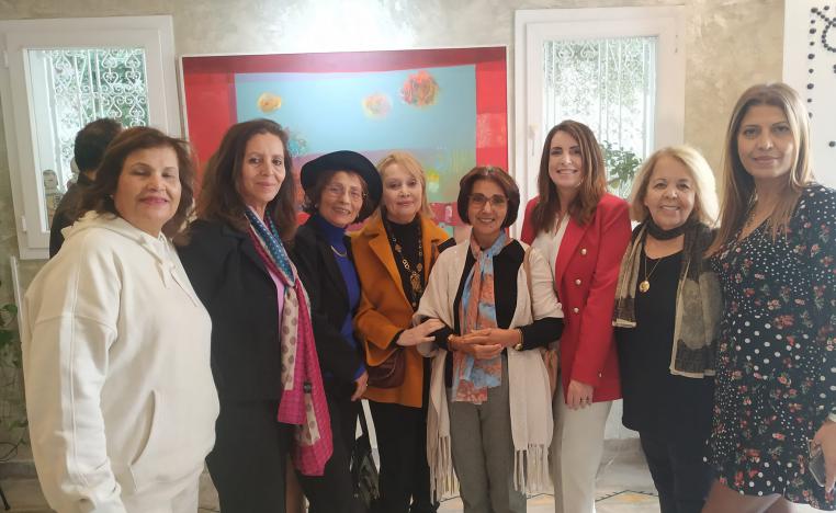 'قطرة ماء في المحيط'