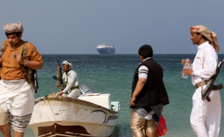 الحوثيون يصرون على مواصلة استهداف السفن في البحر الأحمر