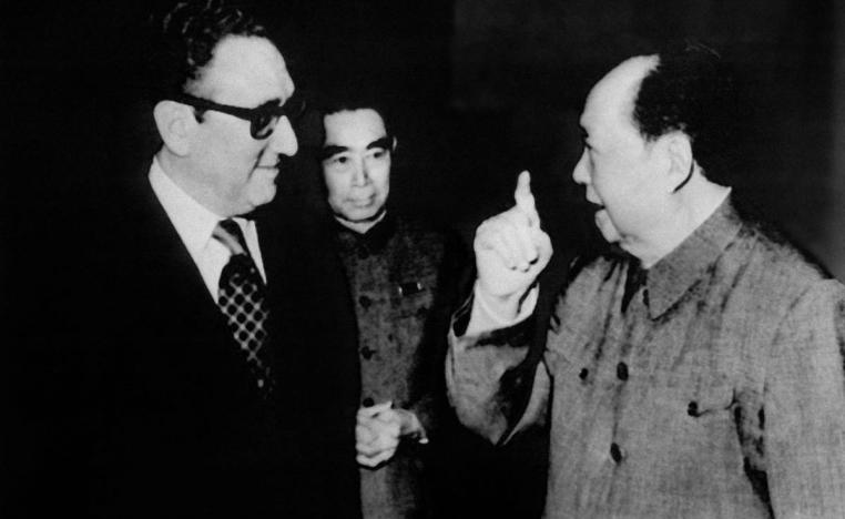 الزعيم الصيني ماو تسي تونغ يستقبل وزير الخارجية الأميركي هنري كيسينجر (1973)
