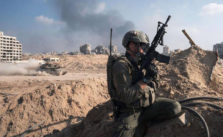جندي إسرائيلي على حافات غزة