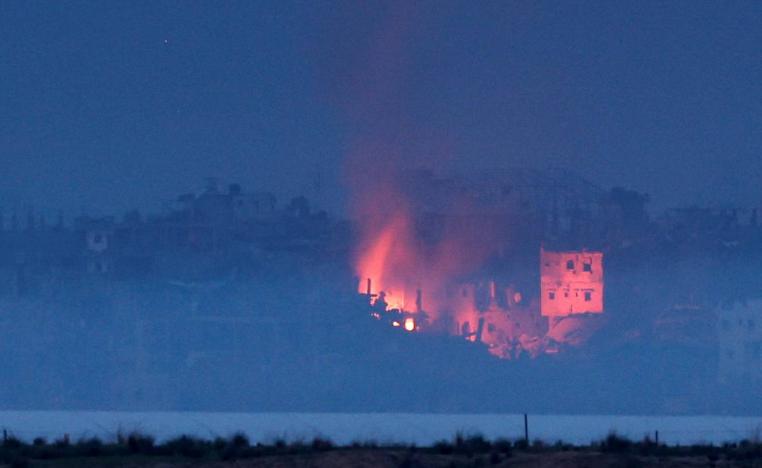 حريق في غزة بعد قصف إسرائيلي متجدد لمبان في غزة