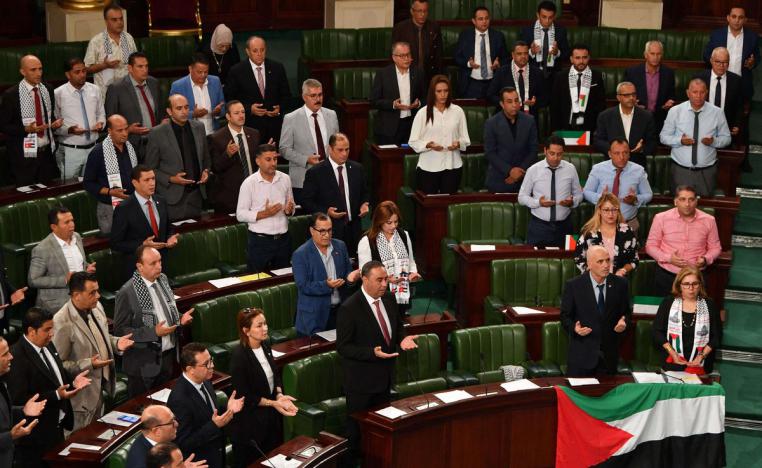 برلمان بعيد عن تهم الفساد لكنه لا يحظى باهتمام التونسيين