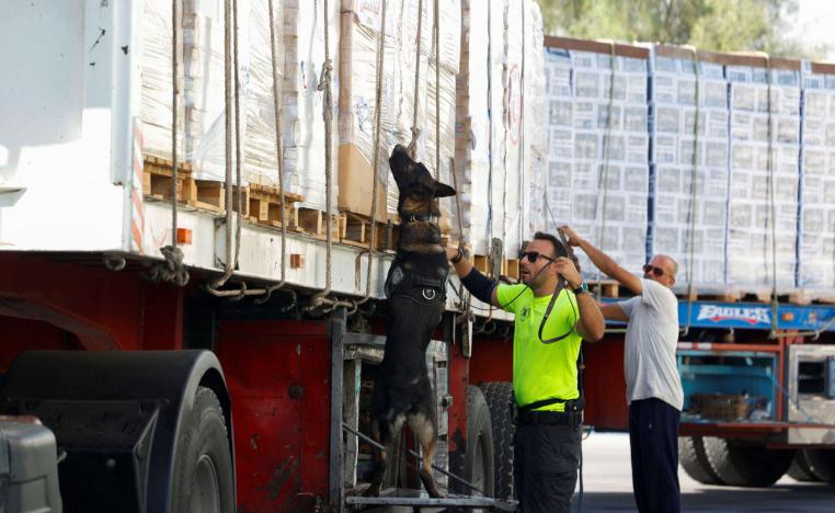 التفتيش في المعابر بات أكثر دقة بعد حرب غزة