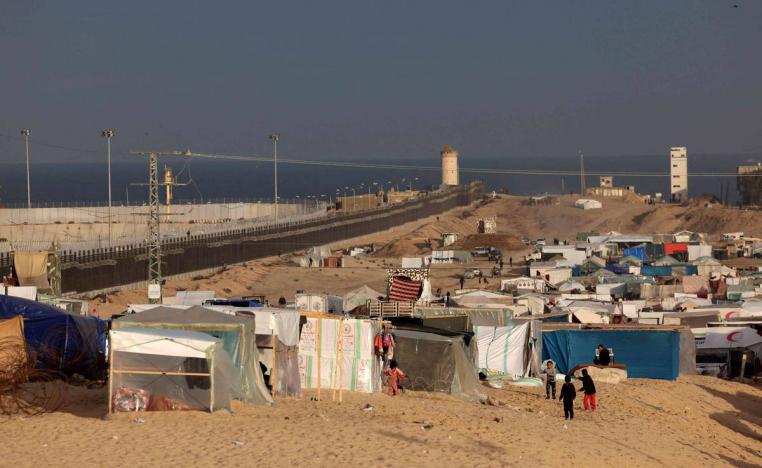 مخيم للمهجرين الفلسطينيين في رفح على الحدود مع مصر