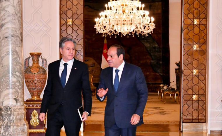 السيسي يطلع بلينكن على تطورات الوساطة في ملف الرهائن الإسرائيليين لدى حماس