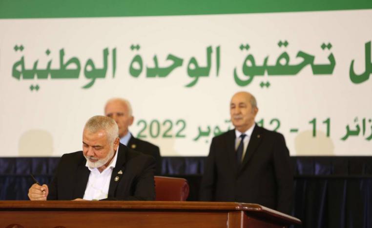 إسماعيل هنية يوقع على وثيقة الوحدة الوطنية بحضور الرئيس الجزائري عبدالمجيد تبون