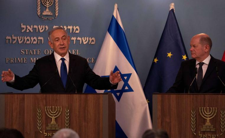 رئيس الوزراء الإسرائيلي بنيامين نتنياهو في مؤتمر صحفي في القدس مع المستشار الألماني أولاف شولتز