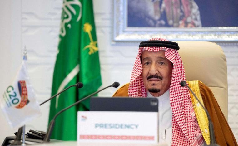 العاهل السعودي يعاني التهابًا في الرئة