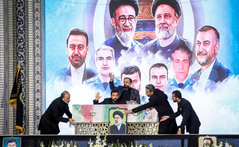 تابوت الرئيس الإيراني إبراهيم رئيسي في مراسم التشييع