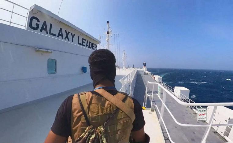 الحوثيون يتخذون من دعم غزة ذريعة لاستهداف الملاحة البحرية 