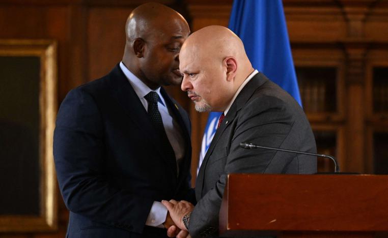 كريم خان يواجه ضغوطا دولية غير مسبوقة بسبب بطاقة الجلب