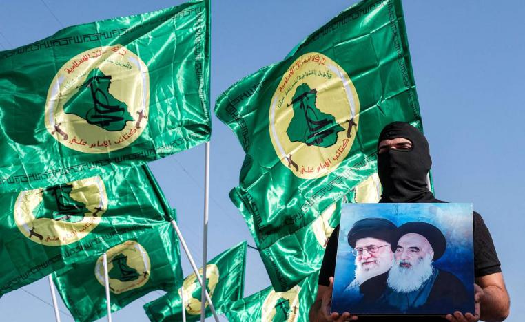 مقاتل من كتائب الإمام علي الشيعية في استعراض في بغداد