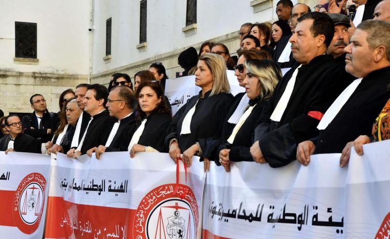 المحامون يتهمون السلطة باستهدافهم