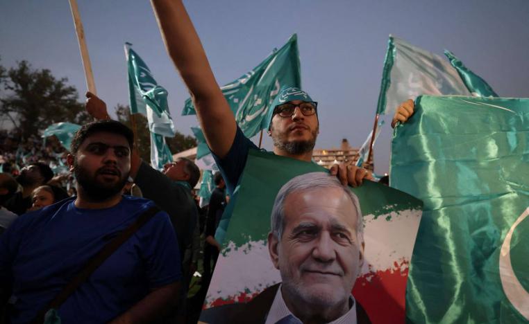 مؤيدون للمرشح الرئاسي مسعود بيزشكيان في طهران