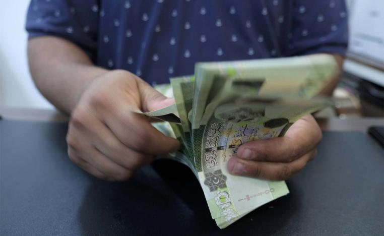 Most of the unofficial currency is in 50-dinar notes