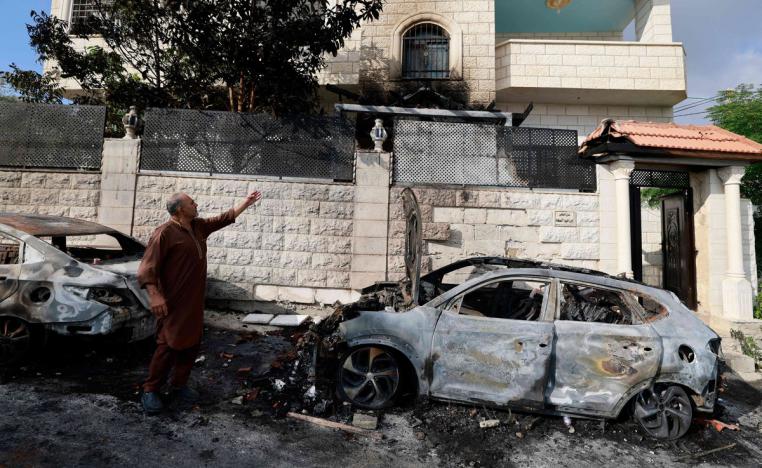 الفلسطينيون يقفون عاجزين أمام هجمات المستوطنين 