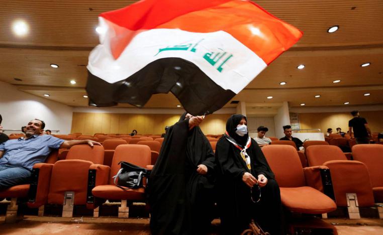 عراقيات في مبنى البرلمان العراقي