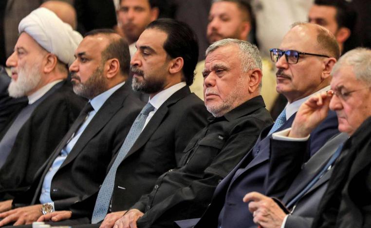 محمد الحلبوسي يتوسط زعماء سياسيين عراقيين