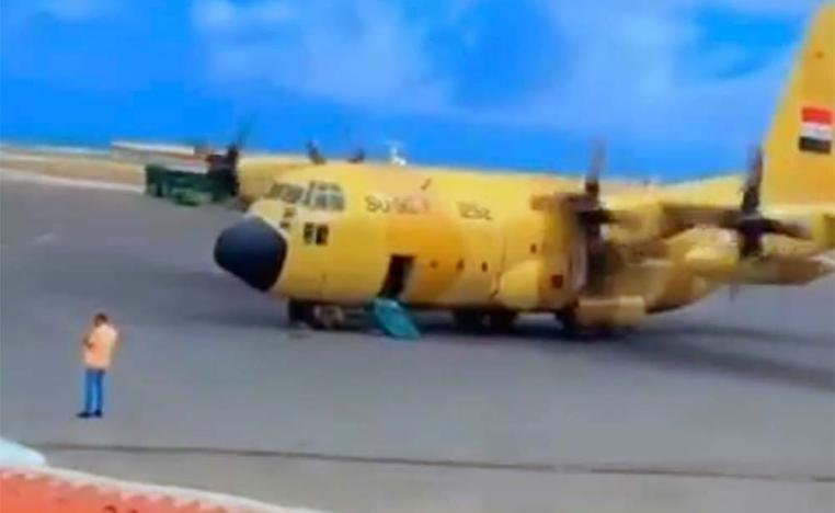 Two Egyptian military planes arrived at Mogadishu airport on Tuesday morning with weapons and ammunition
