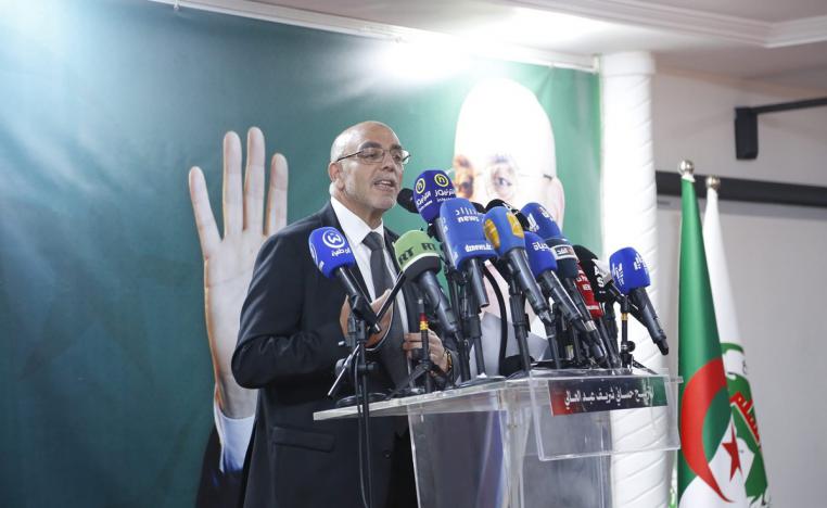 حساني يؤكد أن البلاد لا تحتمل مزيدا من التلاعب 