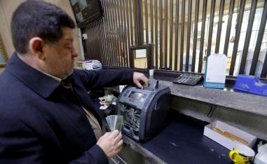 الرواتب تثقل كاهل الدولة العراقية  