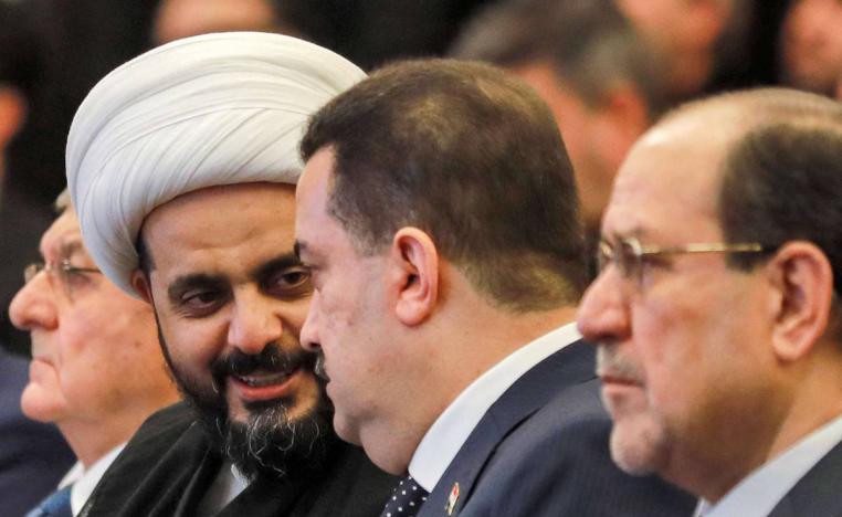 رئيس الوزراء العراقي محمد شياع السوداني يتوسط رئيس الوزراء السابق نوري المالكي وزعيم ميليشيا عصائب الحق قيس الخزعلي
