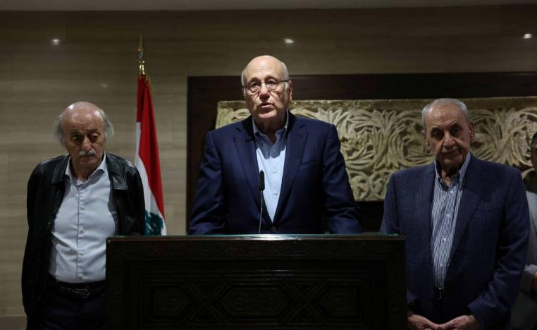 رئيس الوزراء اللبناني نجيب ميقاتي مع رئيس مجلس النواب نبيه بري والزعيم الدرزي وليد جنبلاط