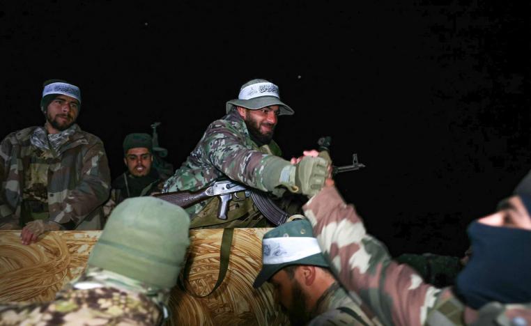 مقاتلون من هيئة تحرير الشام يصلون إلى قلعة حلب