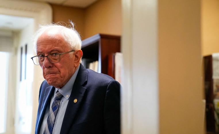 مشروع قرارات الرفض قدمها السناتور المستقل المؤيد للديمقراطيين بيرني ساندرز