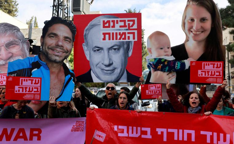 عائلات الرهائن تتهم نتنياهو بتهميش ملف الإفراج عن ذويها 