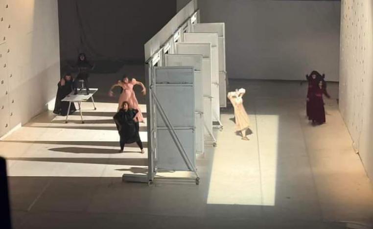 مسرحية 'جدار'