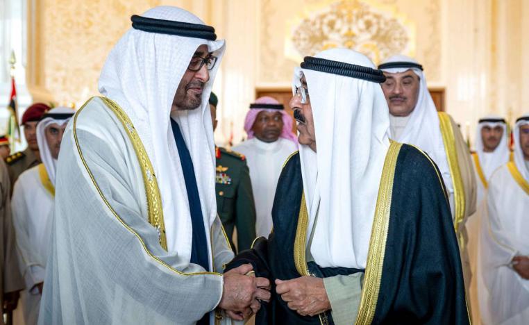 أمير الكويت الشيخ مشعل الأحمد يستقبل رئيس دولة الإمارات الشيخ محمد بن زايد