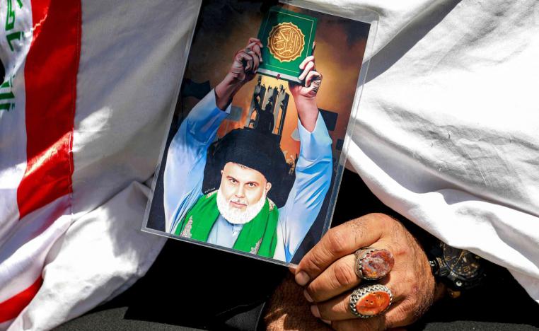 مقتدى الصدر يتخذ موقفا مغايرا لمواقف قوى سياسية وميليشيات موالية لايران