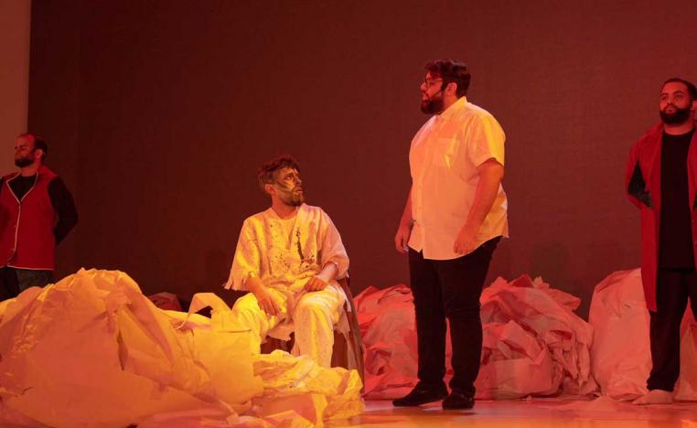 'السقوط من نص دافئ'