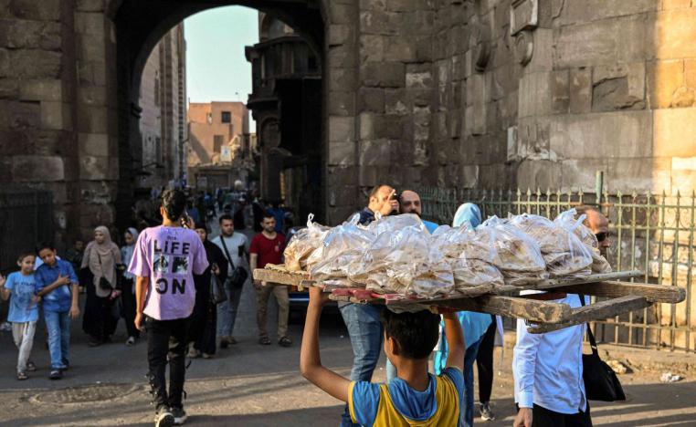 الطبقة الوسطى تواجه مخاوف حقيقية من تدهور وضعها الاقتصادي
