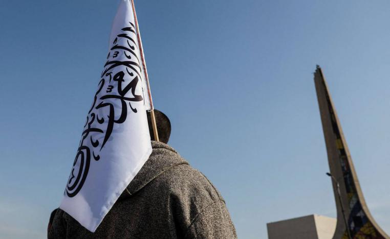مقاتل من هيئة تحرير الشام وسط دمشق