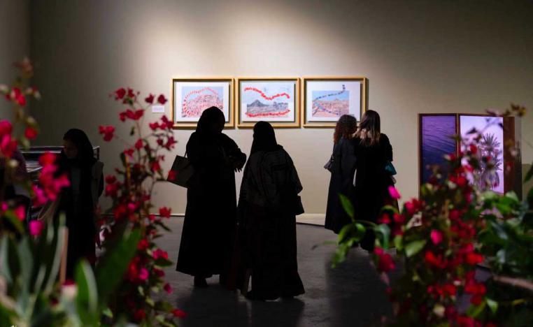 'تحت ظلال النخيل'
