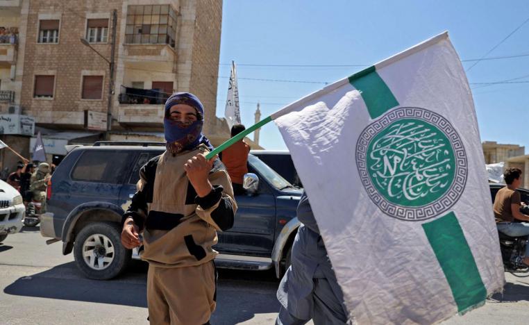 التنظيم الإرهابي يدعو إلى إبقاء السلاح بيد القيادة السورية الجديدة