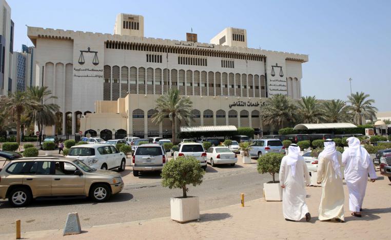 القرار القضائي بابطال نقل مبلغة عن الفساد يسند جهود ملاحقة الفاسدين في الكويت