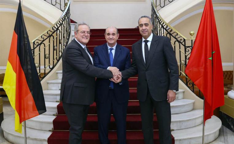 Hammouchi shaking hands with Piqueras and Grötsch
