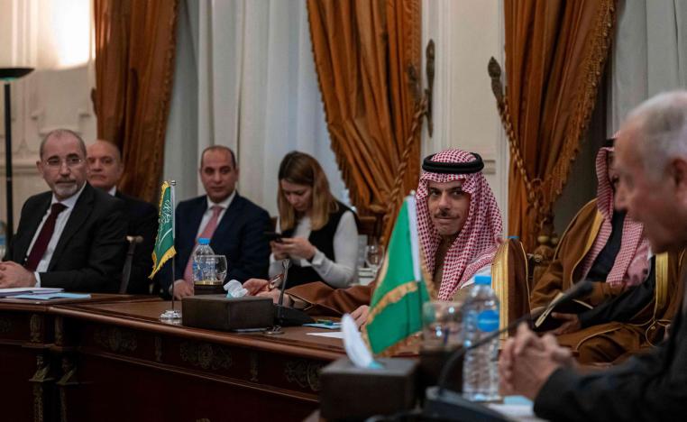 الوزراء المجتمعون يدعو إلى تولي السلطة الفلسطينية حكم قطاع غزة