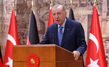 أردوغان يدافع عن إنجازات الحكومة 